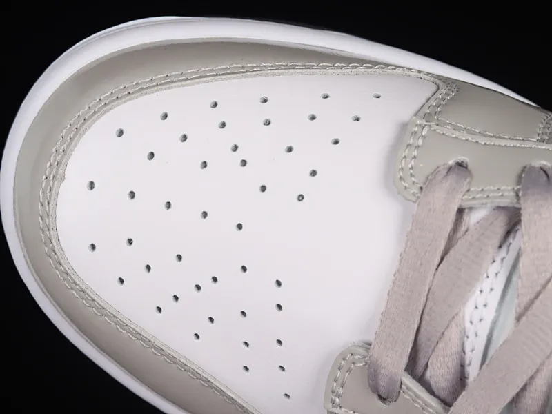 All Categories Nk SB Dunk Series Nk SB Dunk Low Low-top sneakers C version Nk Dunk Low "Light Iron Ore" Patent leather gray SB low-top sports and leisure sneakers DQ7576-001